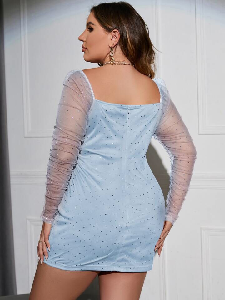 Vestido Plus Size Curto Tubinho Brilhoso Manga de Tule Demi