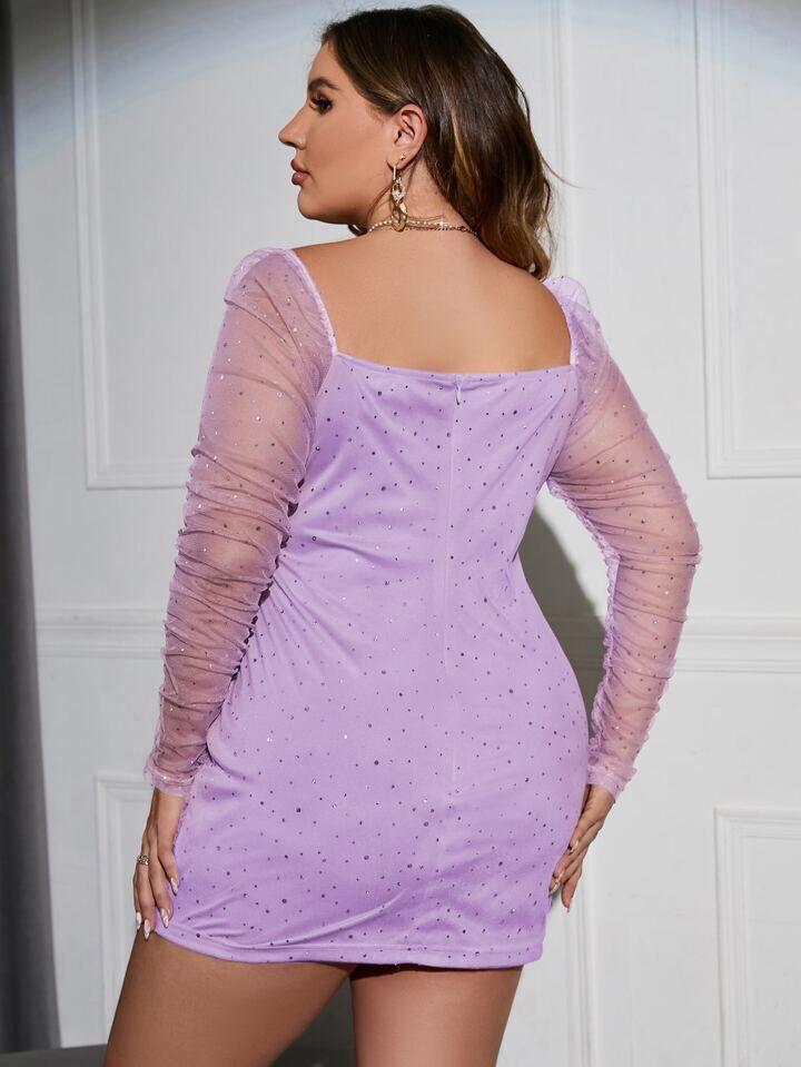 Vestido Plus Size Curto Tubinho Brilhoso Manga de Tule Demi